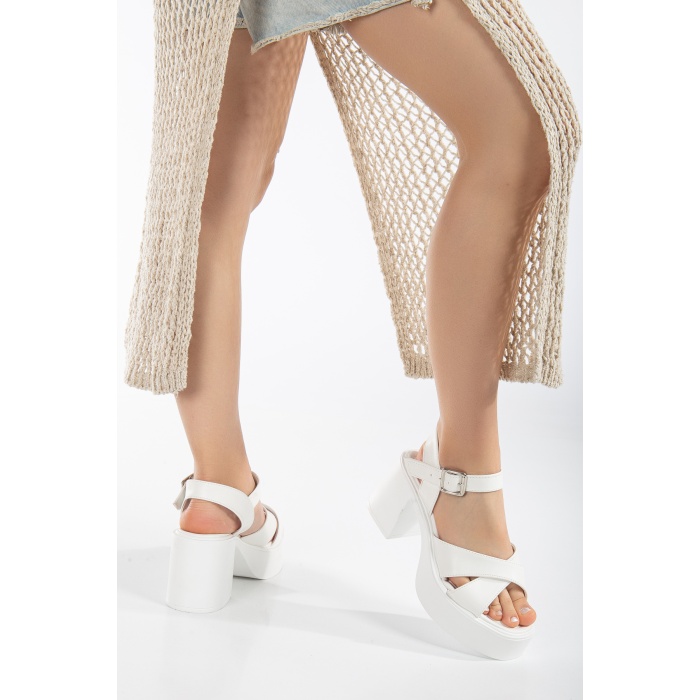 Kadın 8 cm  Yazlık Çapraz Sandalet Beyaz