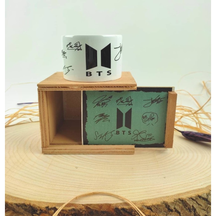 BTS Baskılı Kutulu Kupa