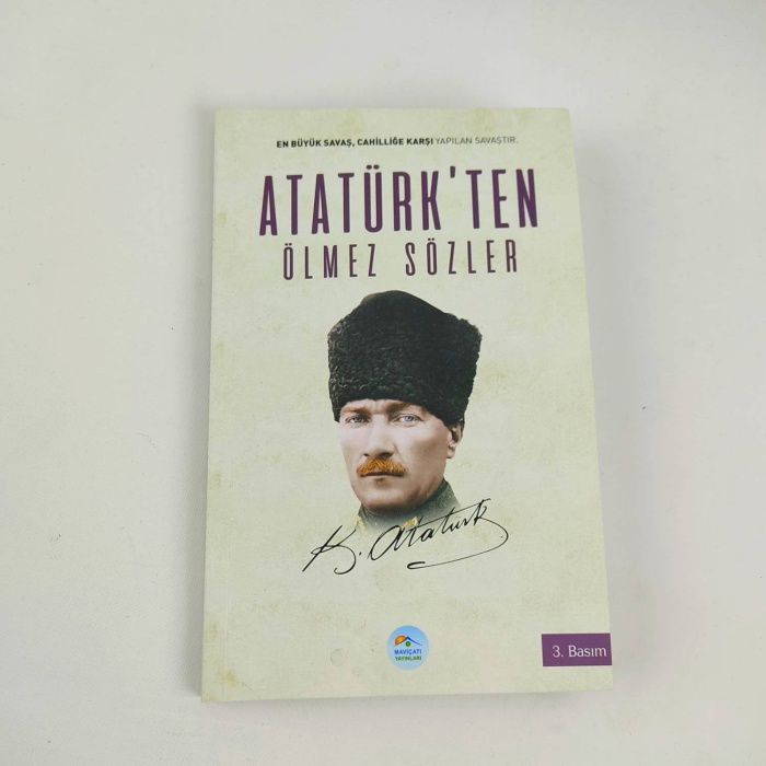 Atatürk Tasarımlı Yastık, Kupa Ve Atatürkten Ölmez Sözler Kitabı 3Lü Set