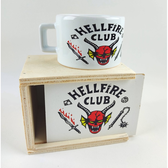 Stranger Things HellFire Club Tasarımlı Kutulu Kupa , Yastık Ve Defter Hediyelik Set