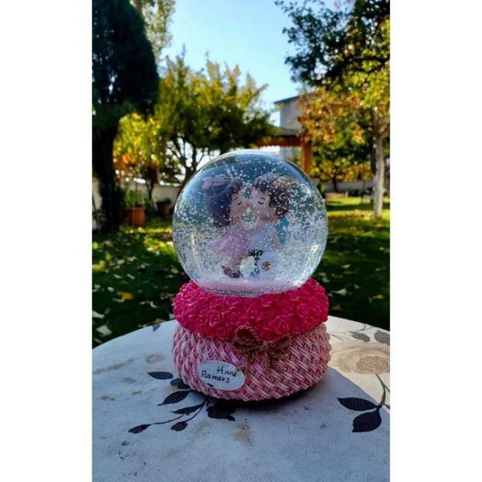 Çiçekli Ve Öpücüklü Sevgili Kar Küresi Otomatik Püskürtmeli Müzikli & Işıklı (büyük Boy)