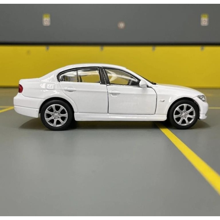 Welly Çek Bırak BMW 330i - 42364-Beyaz