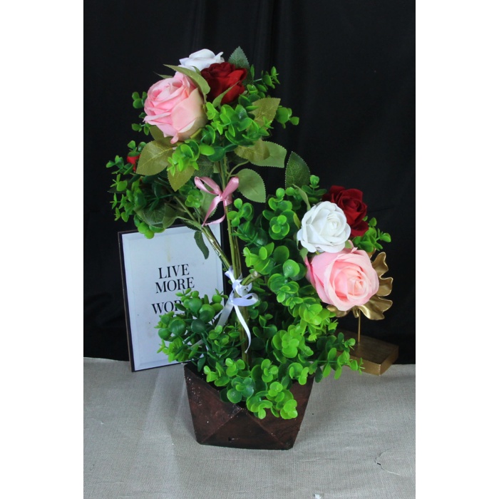 Çiçek Taş Rose Gölgeli Saksı Pembe Beyaz Kırmızı Güller 9 Adet Yeşil Çiçeklerle Sarılı