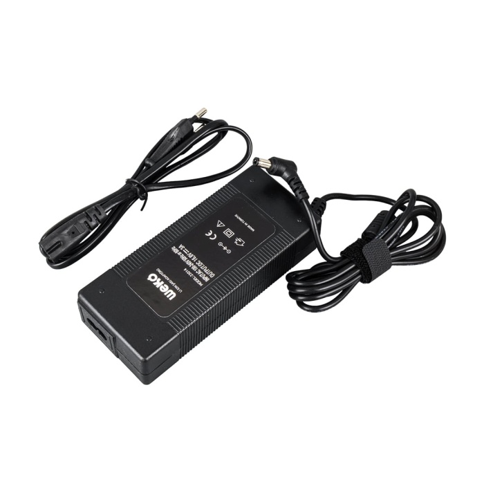 16.8 VOLT - 3 AMPER 5.5*2.5 UÇLU KIRMIZI YEŞİL LEDLİ MASA TİPİ ŞARJ ADAPTÖRÜ 