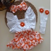 MARS BABY Kız Bebek Beyaz Turuncu Çiçek Desenli Fırfırlı Salopet Bandana Beyaz Çorap Takım