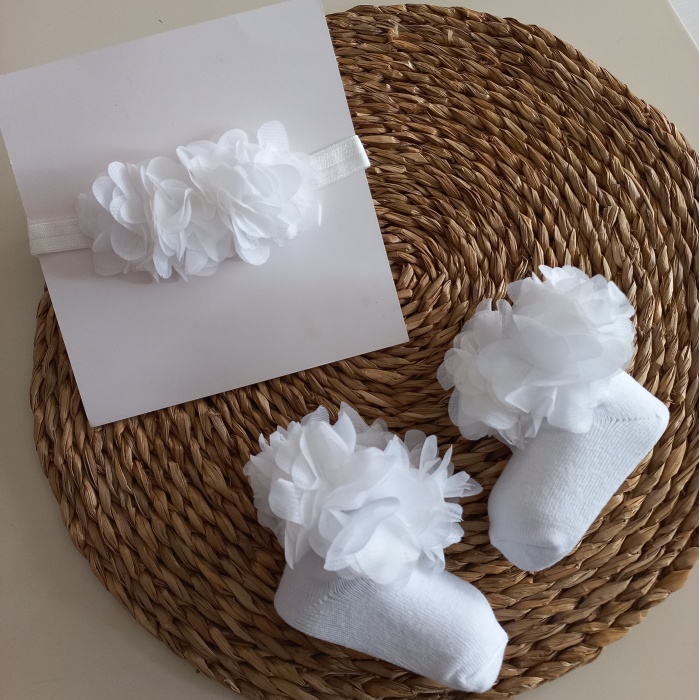 MARS BABY Kız Bebek Özel Gün Fırfırlı Beyaz Bandana Çorap Set