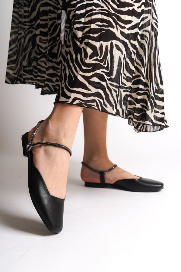 CAROLINE Lastikli Ortopedik Rahat Taban Bilekten Taş Detaylı Kadın Babet Ayakkabı ST Siyah