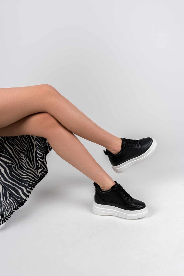 Asti Gizli Topuk Boy Yükseltici Siyah Beyaz Kadın Günlük Spor Ayakkabı