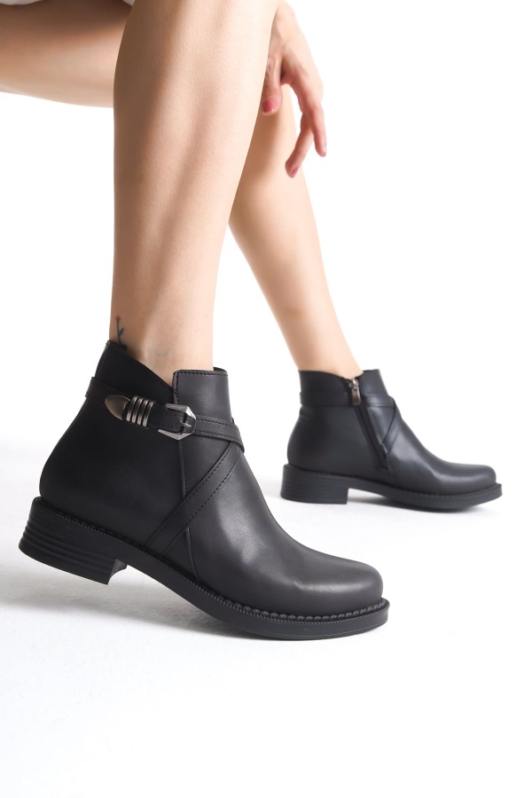 New Almila Siyah Deri Kadın Kısa Bot