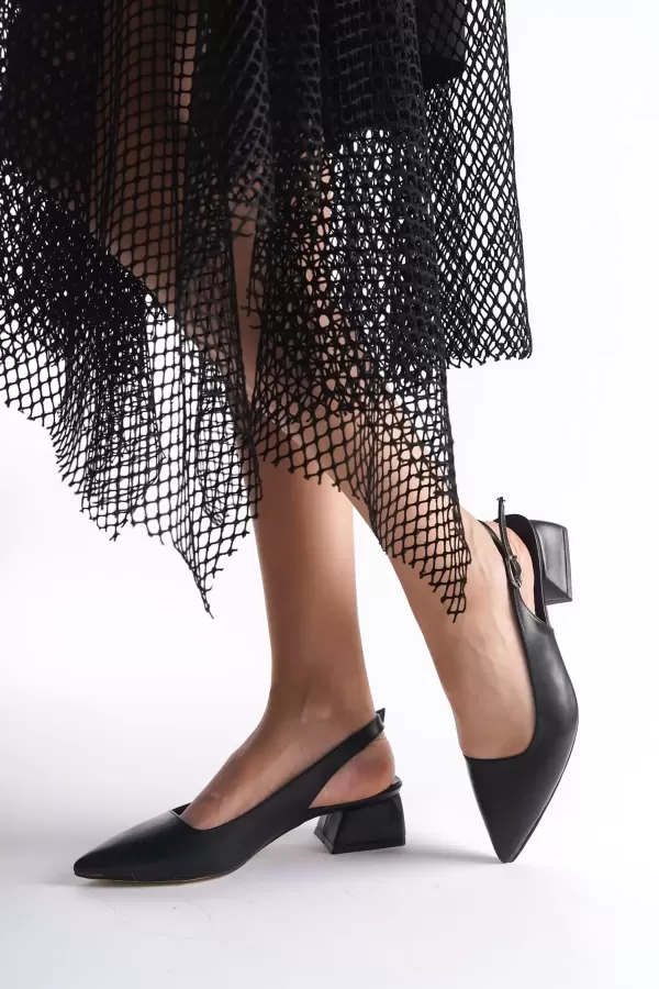 Siyah Mat Kadın Topuklu Ayakkabı TR16MS04A