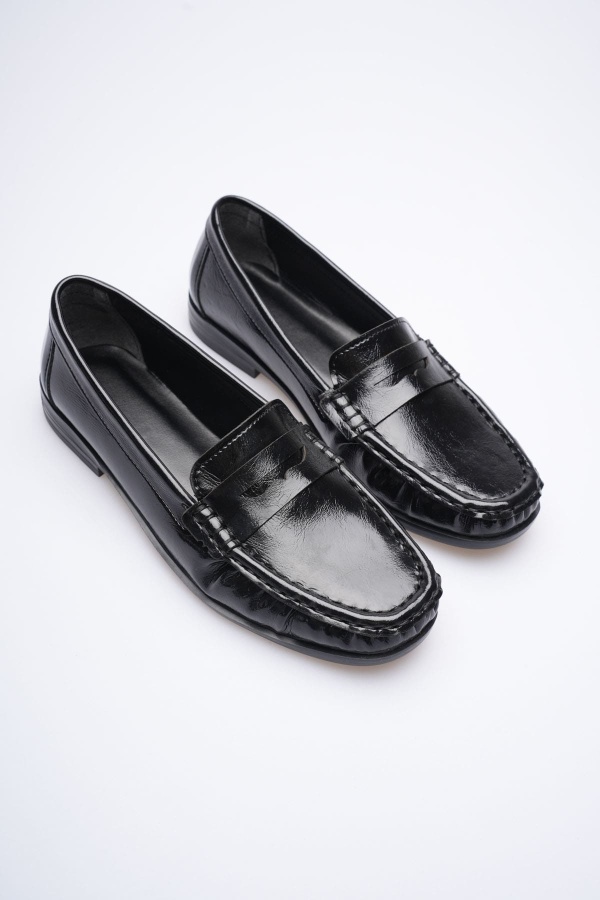 Zeloram Siyah Parlak Deri Görünümlü Kadın Penny Loafer