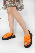 Çapraz Bağlı Neon Turuncu Siyah Ortopedik Taban Kadın Sandalet