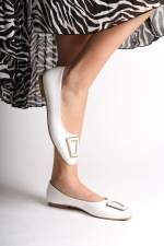 KAYLEE Bağcıksız Ortopedik Rahat Taban Toka Detaylı Kadın Babet Ayakkabı KT Beyaz