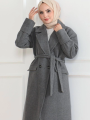 Velmora Kaşe Kaban – Uzun Boy Kruvaze Yaka Kuşaklı Tesettür Kaşe Kışlık Kaban, Astarlı Şık Yünlü Dokuma Oversize Rahat Kalıp Cepli Düğmeli Modern Kap Modeli - Gri