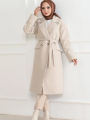 Velmora Kaşe Kaban – Uzun Boy Kruvaze Yaka Kuşaklı Tesettür Kaşe Kışlık Kaban, Astarlı Şık Yünlü Dokuma Oversize Rahat Kalıp Cepli Düğmeli Modern Kap Modeli - Bej