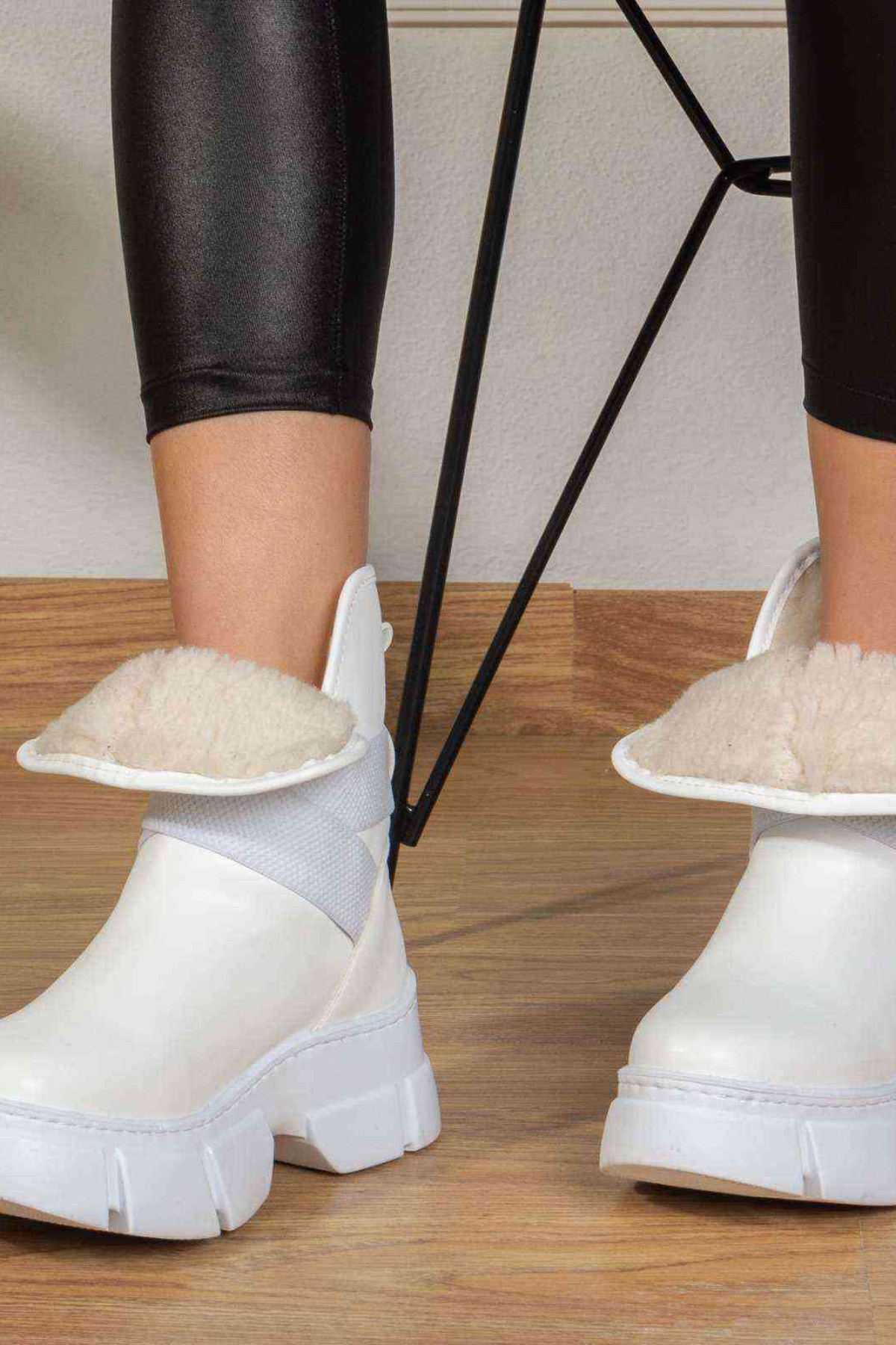 İçi Kürklü Beyaz Deri  Kadın Bot - Lucca