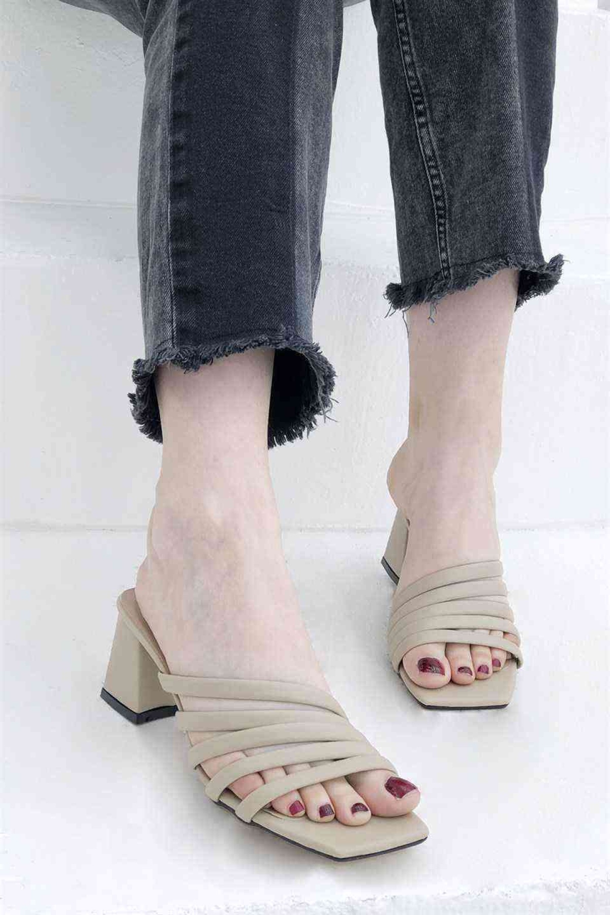 5 Bant Topuklu Kadın Terlik - Vizon