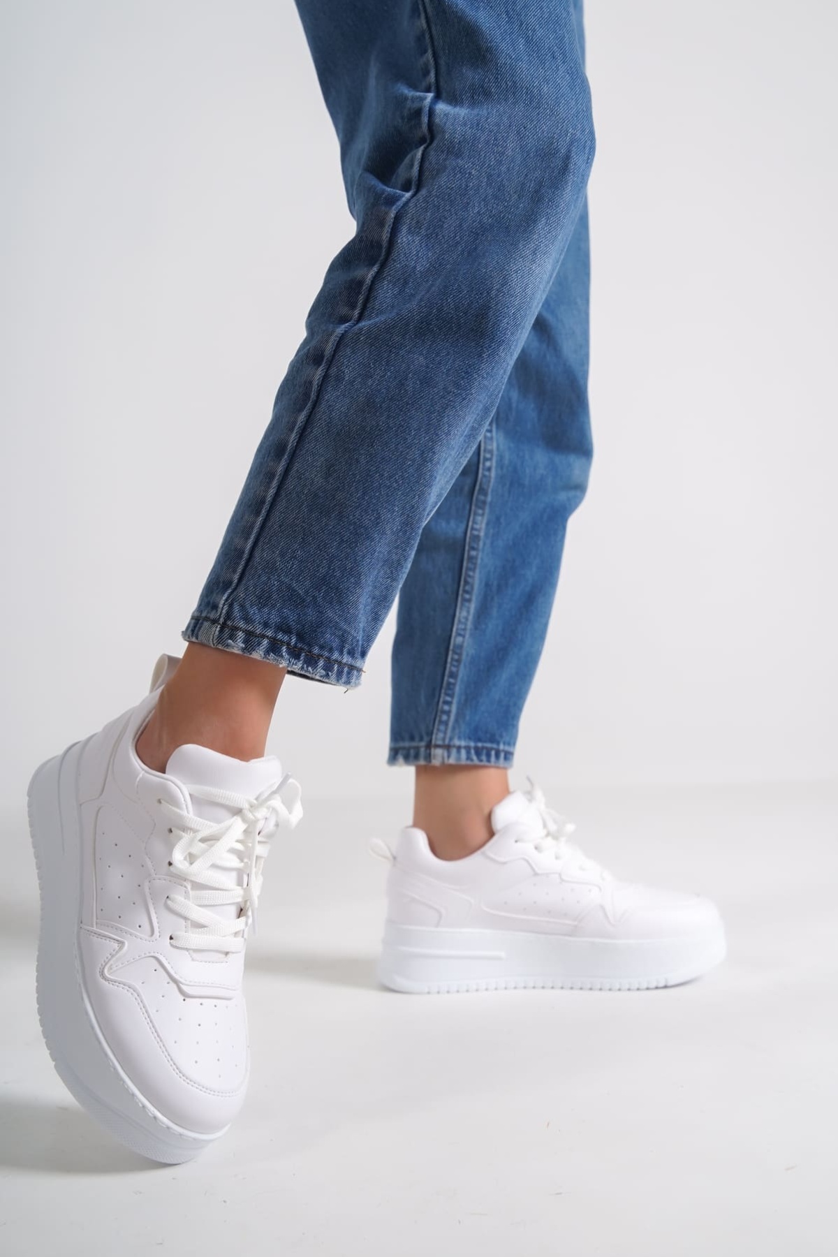 ALESSİ Bağcıklı Ortopedik Taban Kadın Sneaker Ayakkabı BT Beyaz