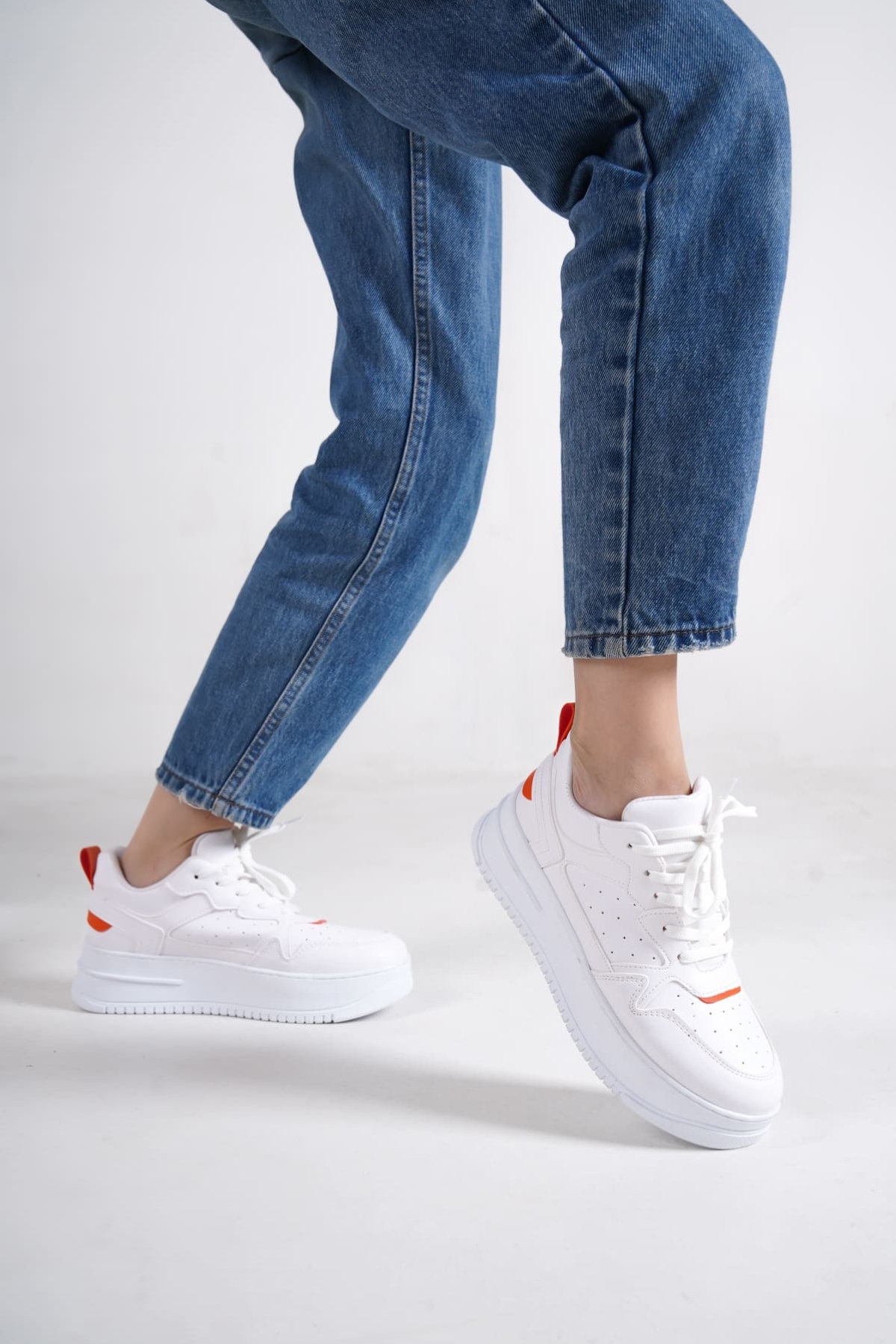 ALESSİ Bağcıklı Ortopedik Taban Kadın Sneaker Ayakkabı BT Beyaz/Turuncu