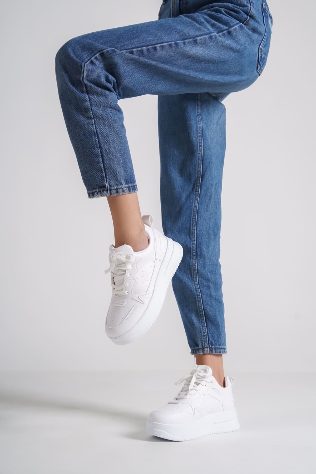 ALESSİ Bağcıklı Ortopedik Taban Kadın Sneaker Ayakkabı BT Beyaz