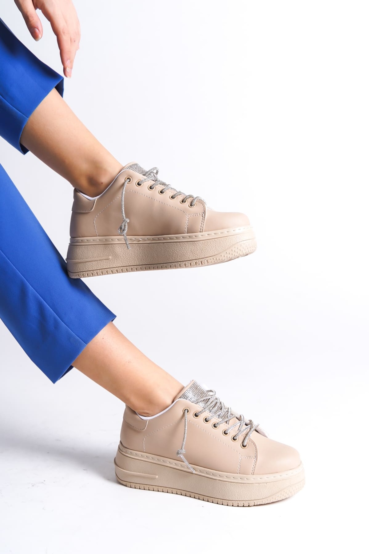 DELLA Bağcıklı Ortopedik Taban Taşlı Kadın Sneaker Ayakkabı TT Ten