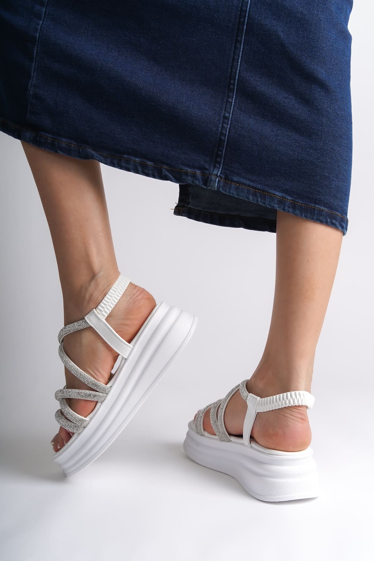 New Elena Taşlı Çapraz Bağlı Beyaz Kadın Sandalet