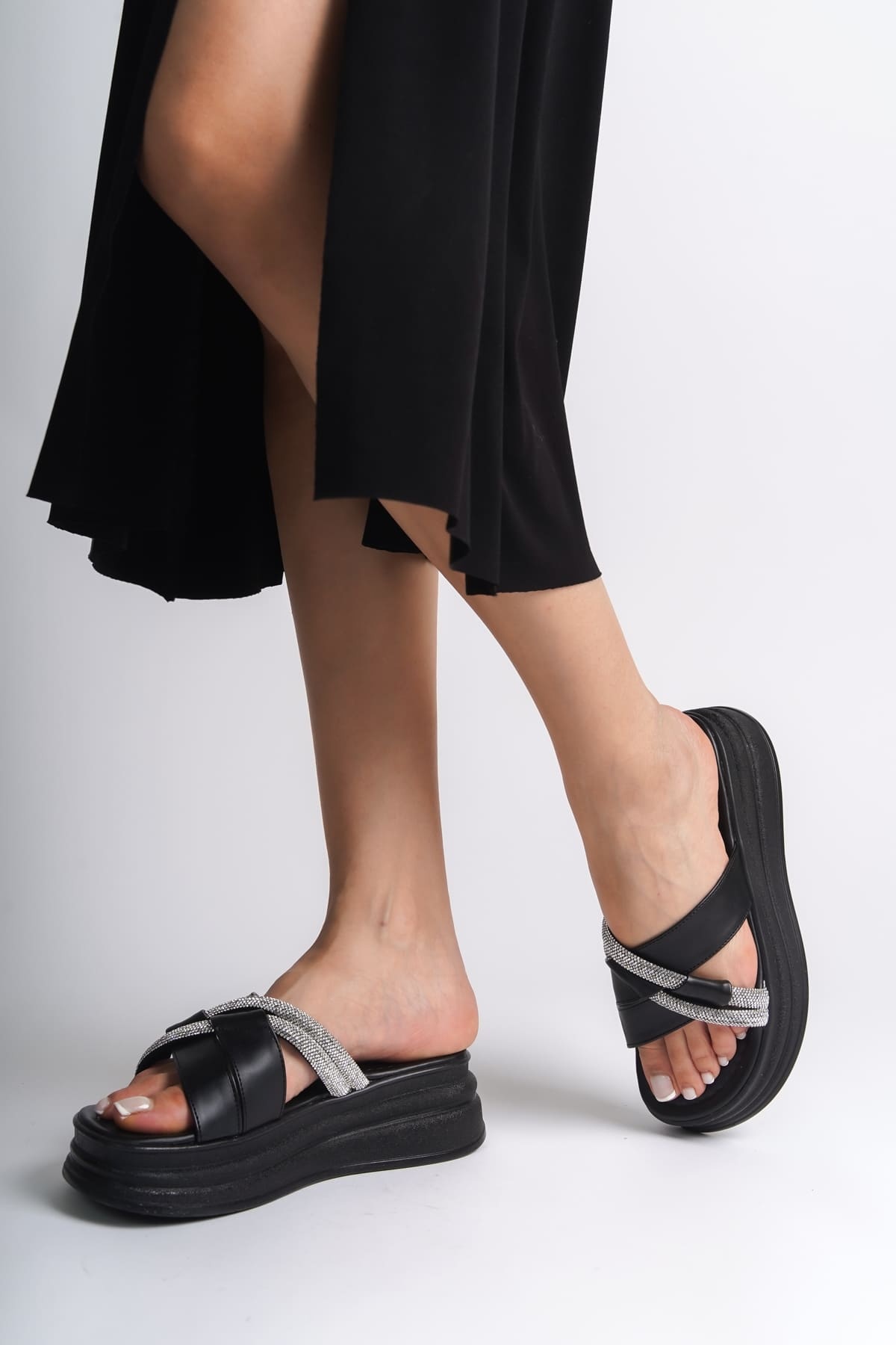 New Ruby Taşlı Şeritli Siyah Kadın Terlik