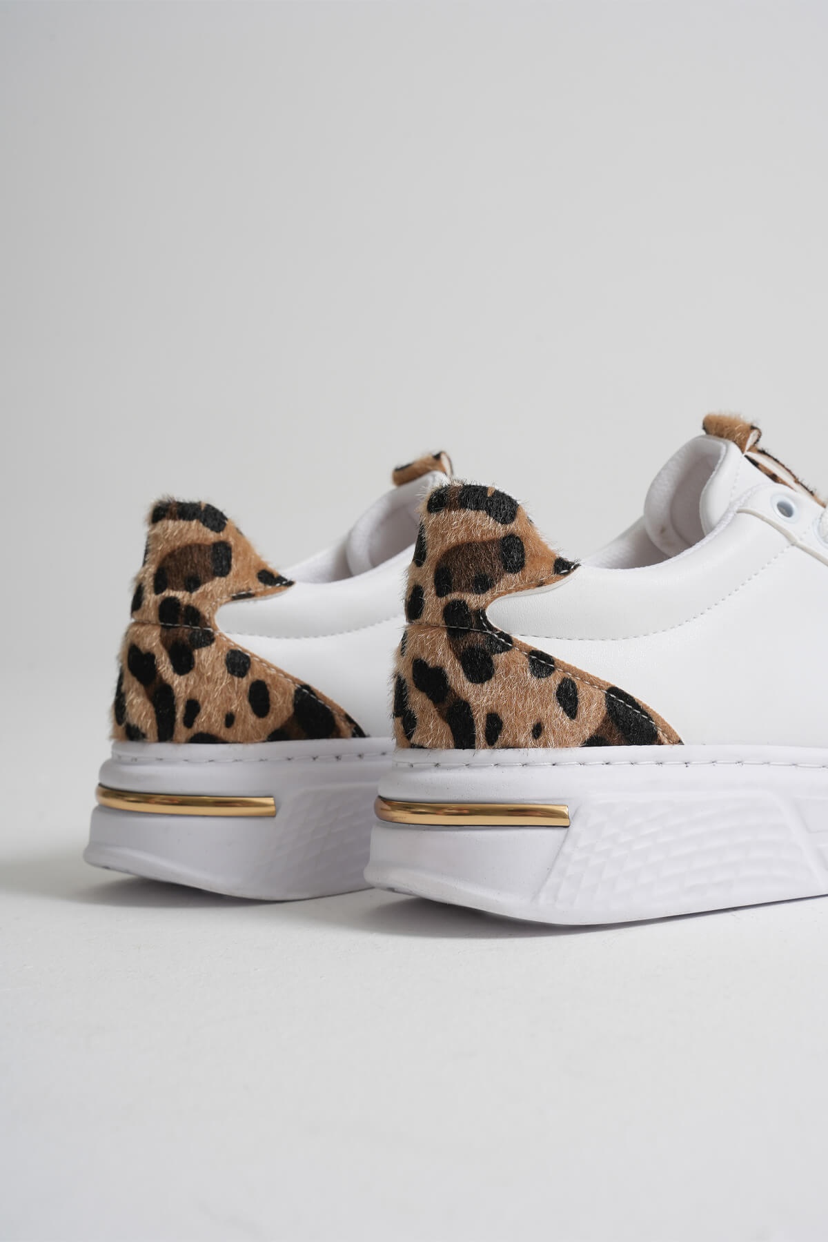 Vega Leopar Detaylı Beyaz Kadın Spor Ayakkabı