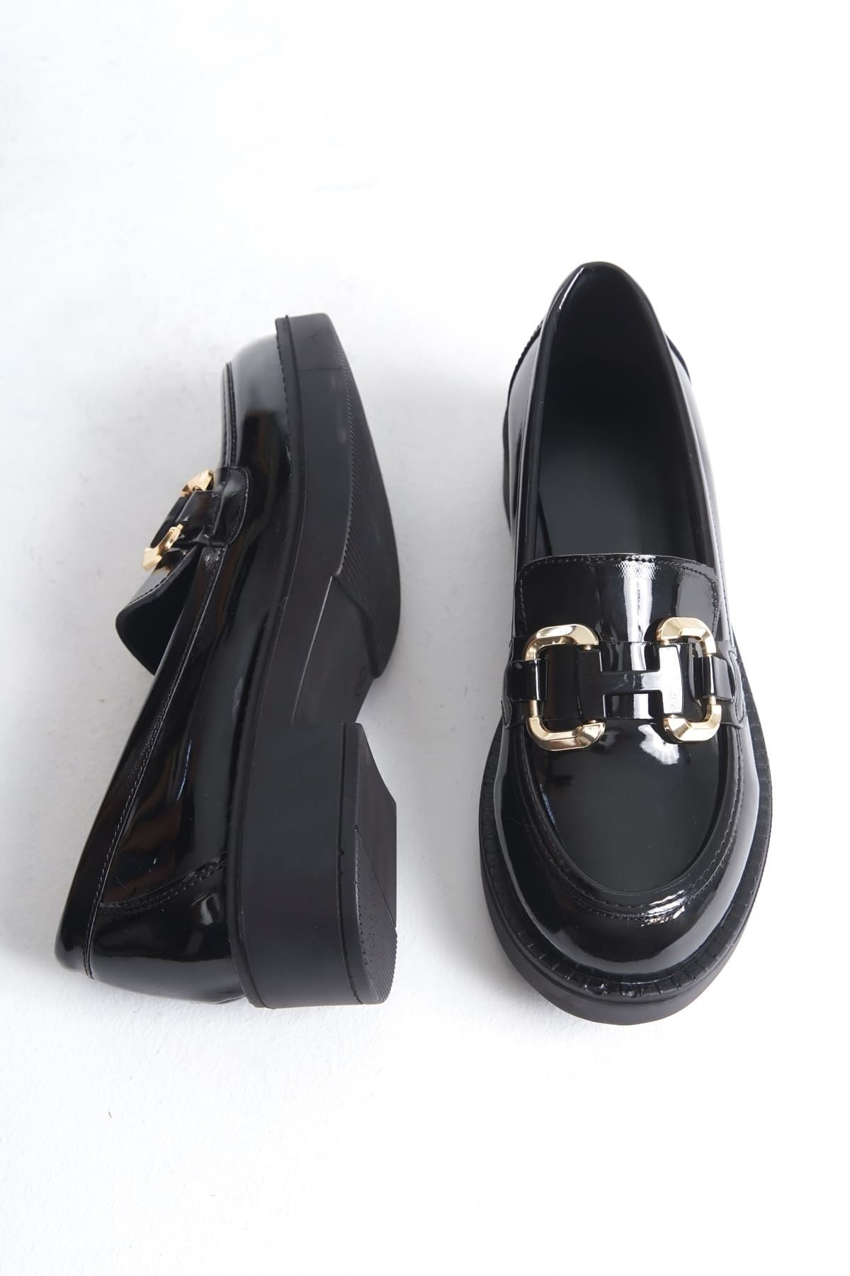 Caro Rugan Siyah Gold Tokalı Kadın Loafer