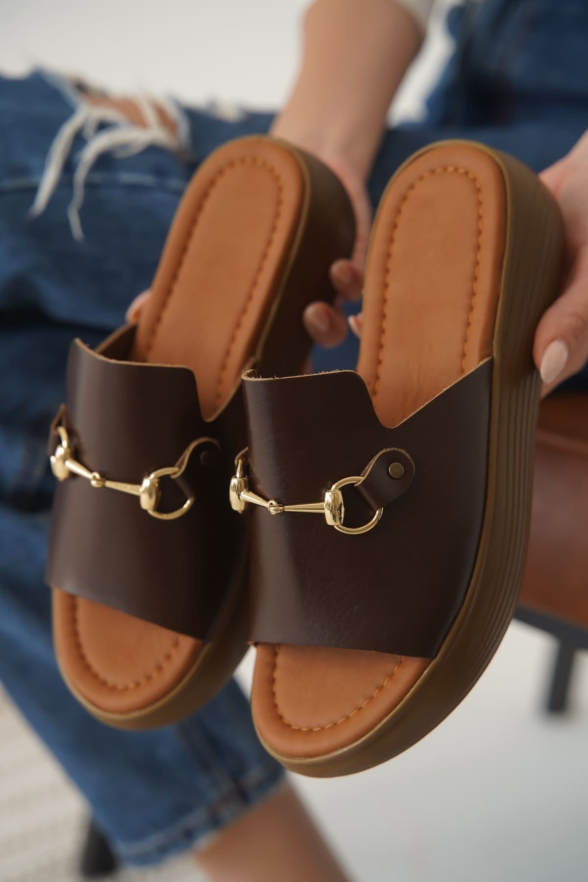 Nelly Acı Kahve Hakiki Deri Terlik