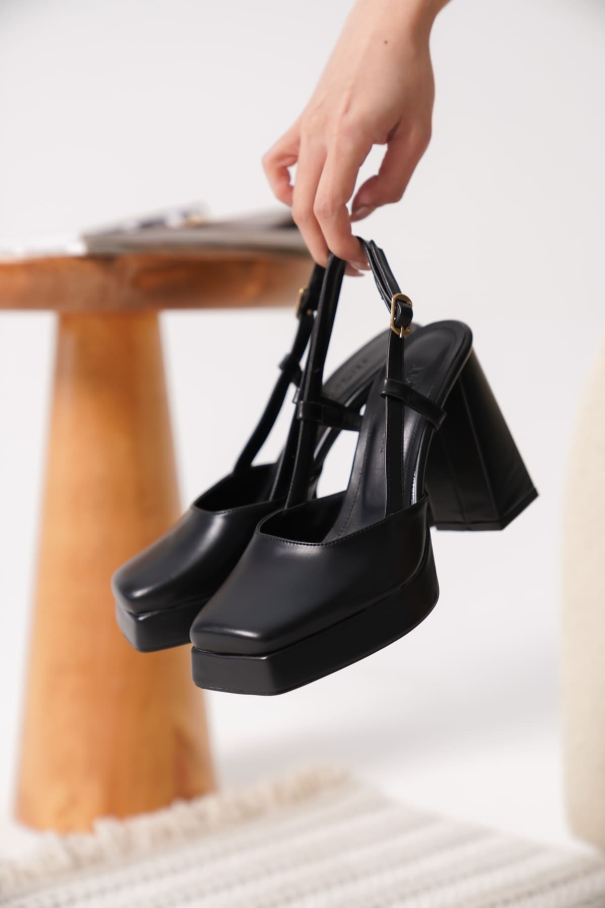 Nemrak Siyah Kadın Topuklu Ayakkabı