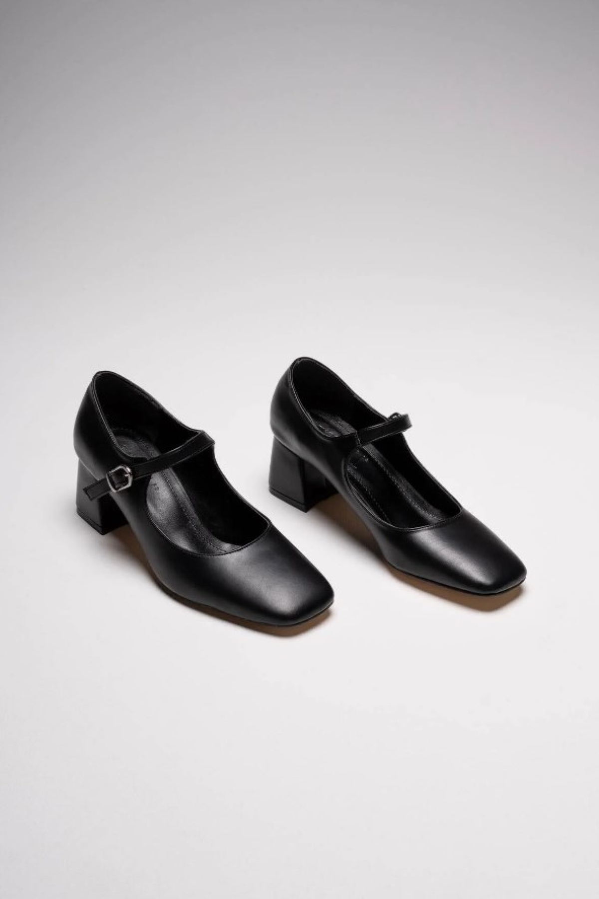 New Mele Siyah Cilt Günlük Kadın Topuklu Ayakkabı