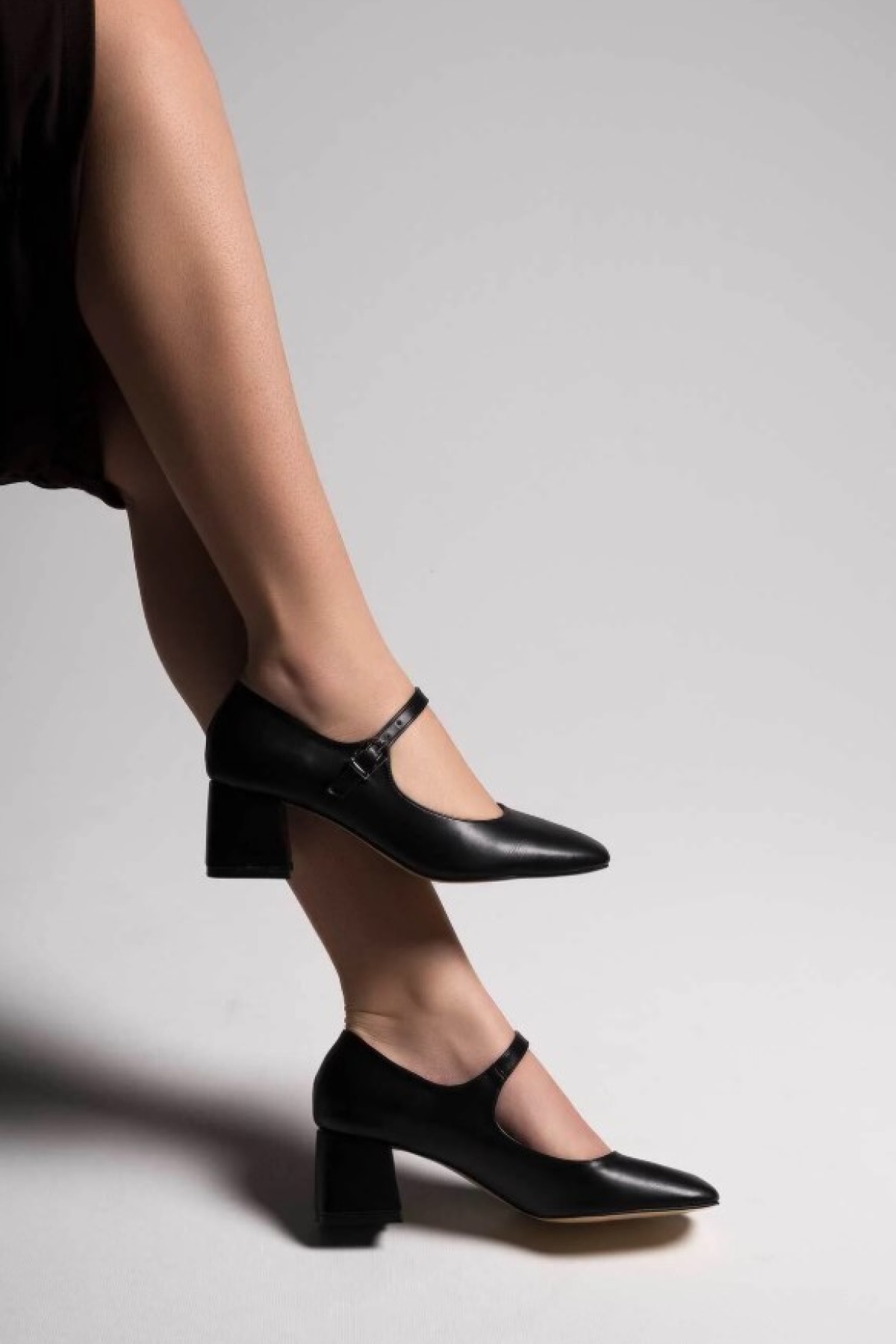 New Mele Siyah Cilt Günlük Kadın Topuklu Ayakkabı