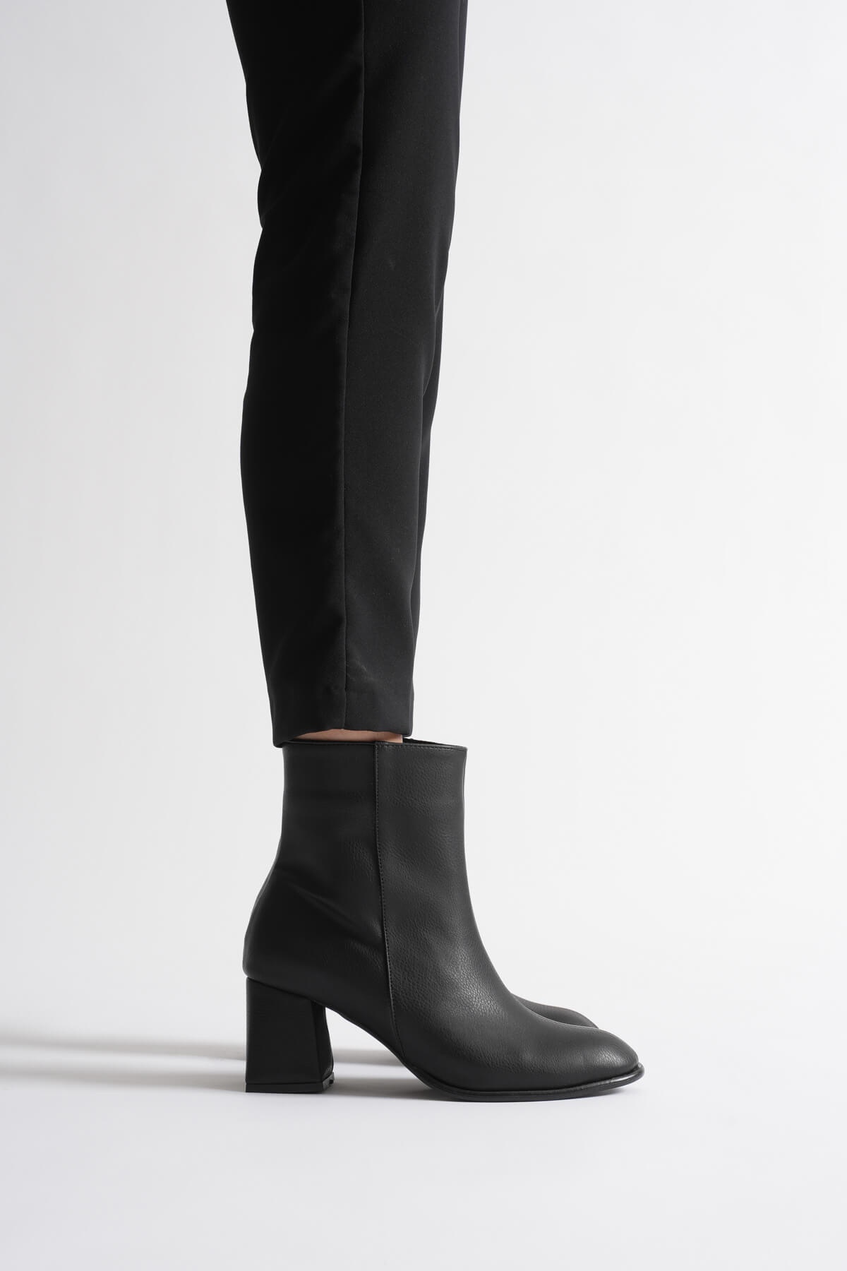 Epolenep Kadın Kışlık Siyah Kalın Topuklu Bot