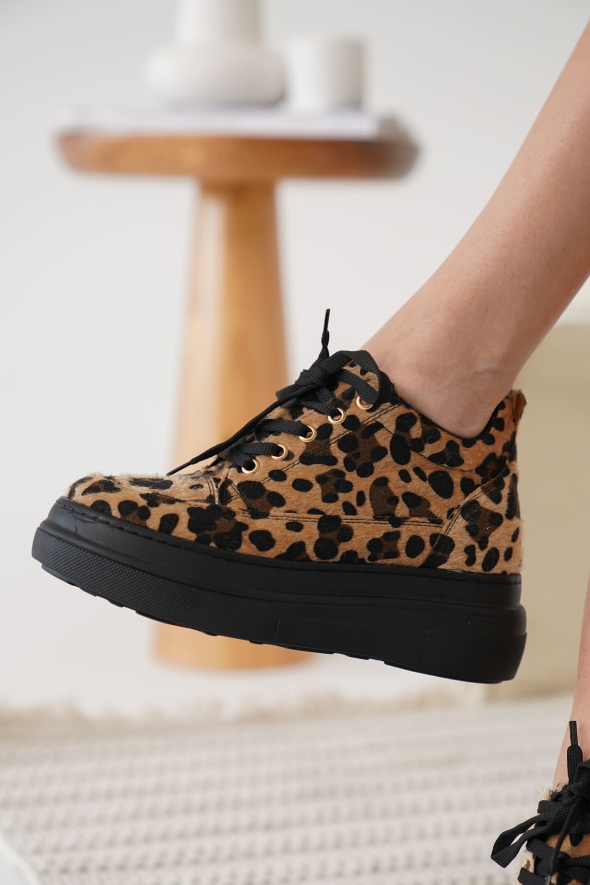 Nerual Kadın Gizli Topuk Siyah Taban Leopar Spor Ayakkabı