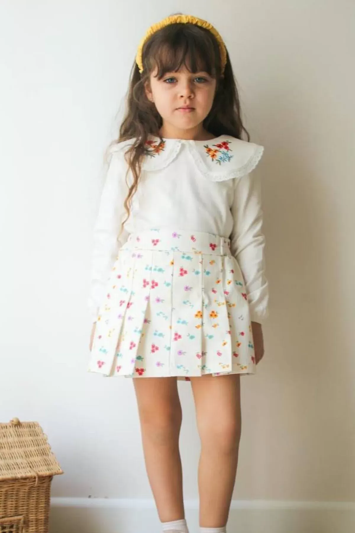 Yakası Renkli Çiçek Motifli Beyaz Kız Çocuk 2li Takım