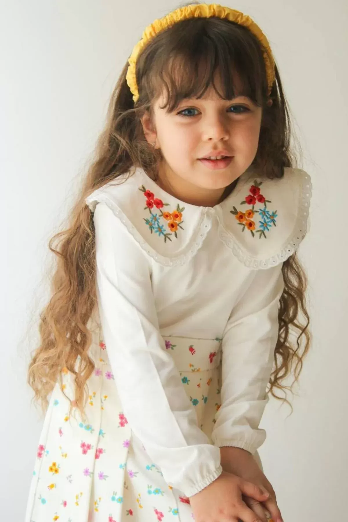 Yakası Renkli Çiçek Motifli Beyaz Kız Çocuk 2li Takım