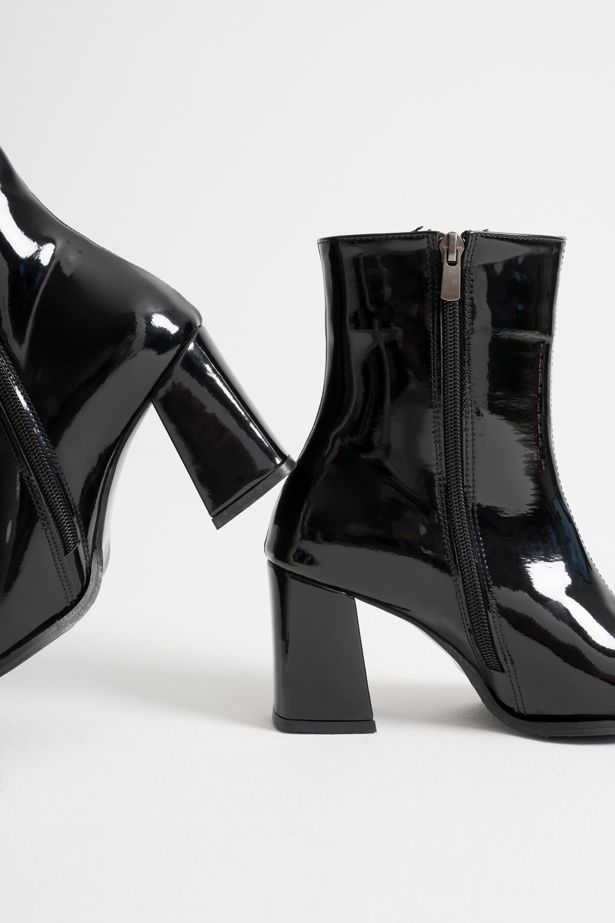 Osum Kadın Siyah Rugan Topuklu Bot