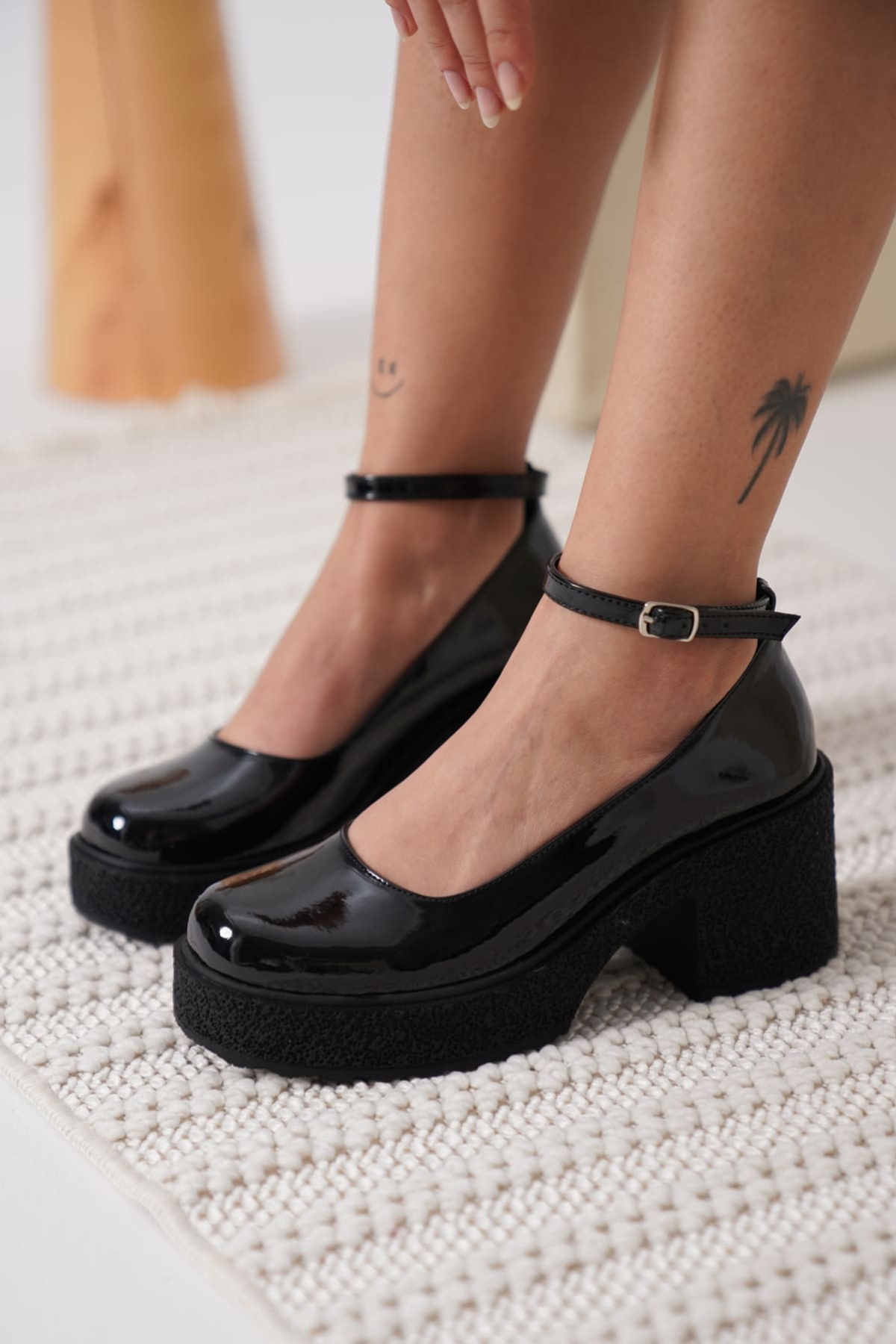 Alram Kadın Siyah Rugan Bilekten Baretli Günlük Ayakkabı