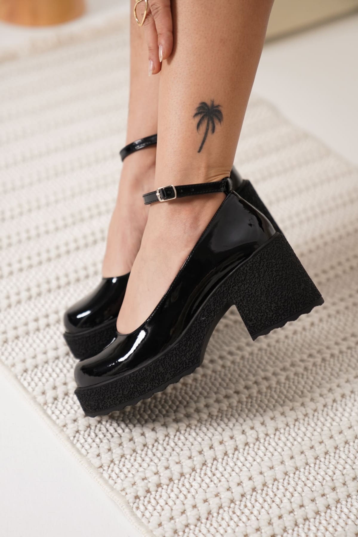 Alram Kadın Siyah Rugan Bilekten Baretli Günlük Ayakkabı