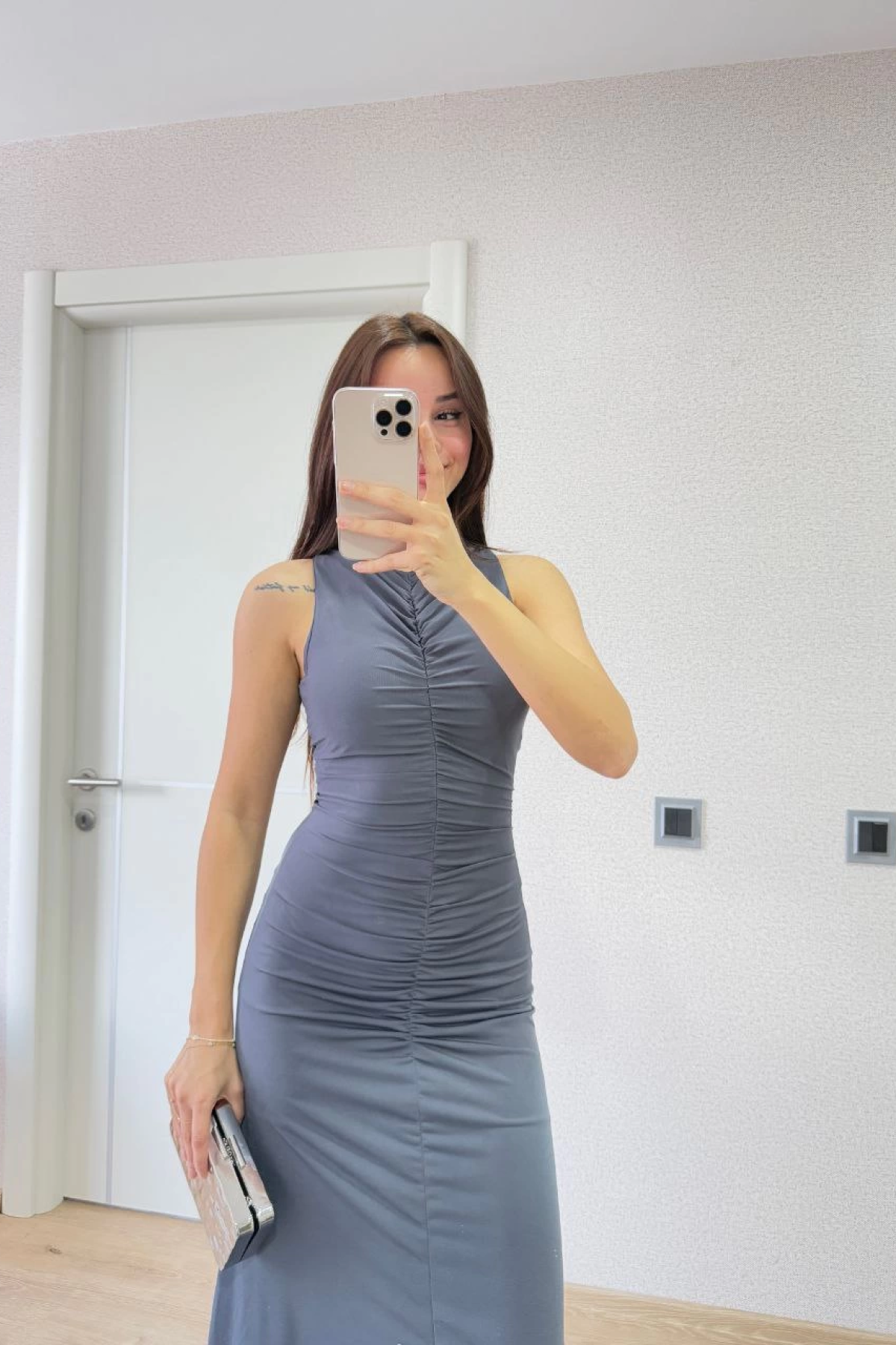 Bürümcük Kumaşlı İçi Astarlı Kolsuz Büzgülü Uzun Kadın Elbise - Füme -