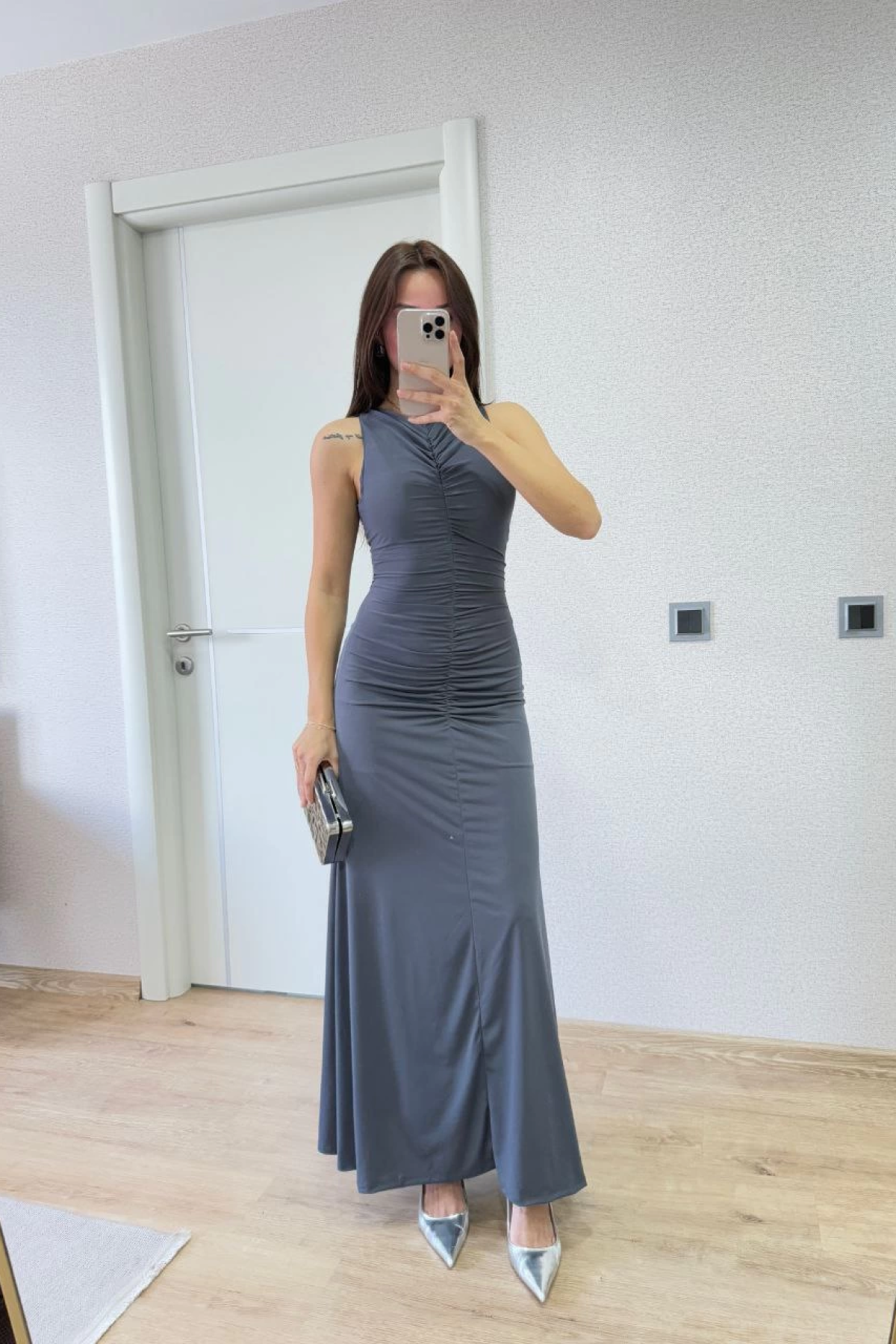 Bürümcük Kumaşlı İçi Astarlı Kolsuz Büzgülü Uzun Kadın Elbise - Füme -