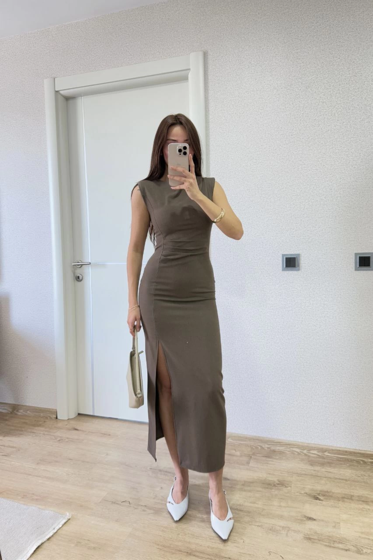 Yırtmaç Detaylı Sırtlı Kapalı Yandan Derin Yırtmaç Detaylı Kolsuz Kadın Elbise - Antrasit -