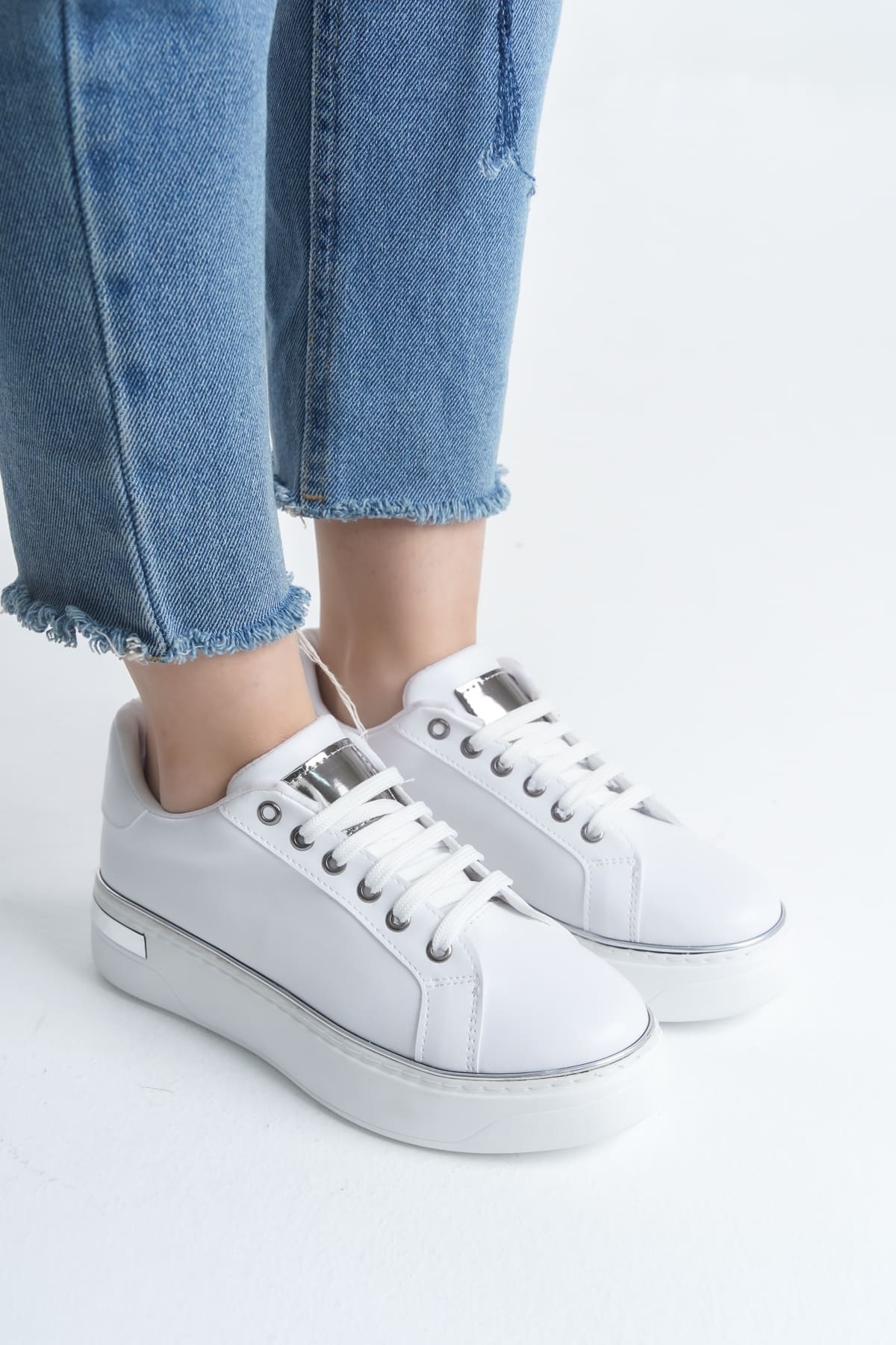 MINA Beyaz Gümüş Bağcıklı Ortopedik Taban Kadın Sneaker Spor Ayakkabı