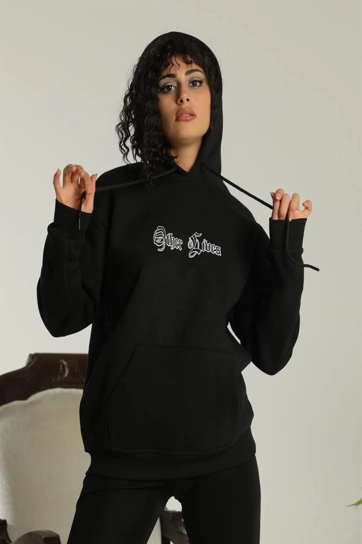 Velmora    Kapşonlu Sweatshirt – Oversize “Other Lives” - Siyah -