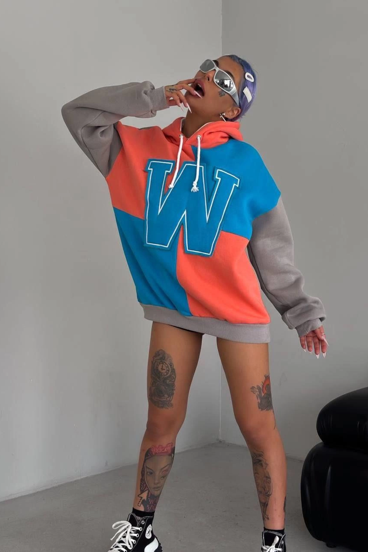 W Nakış İşlemeli Kapüşonlu Sweatshirt - Mavi