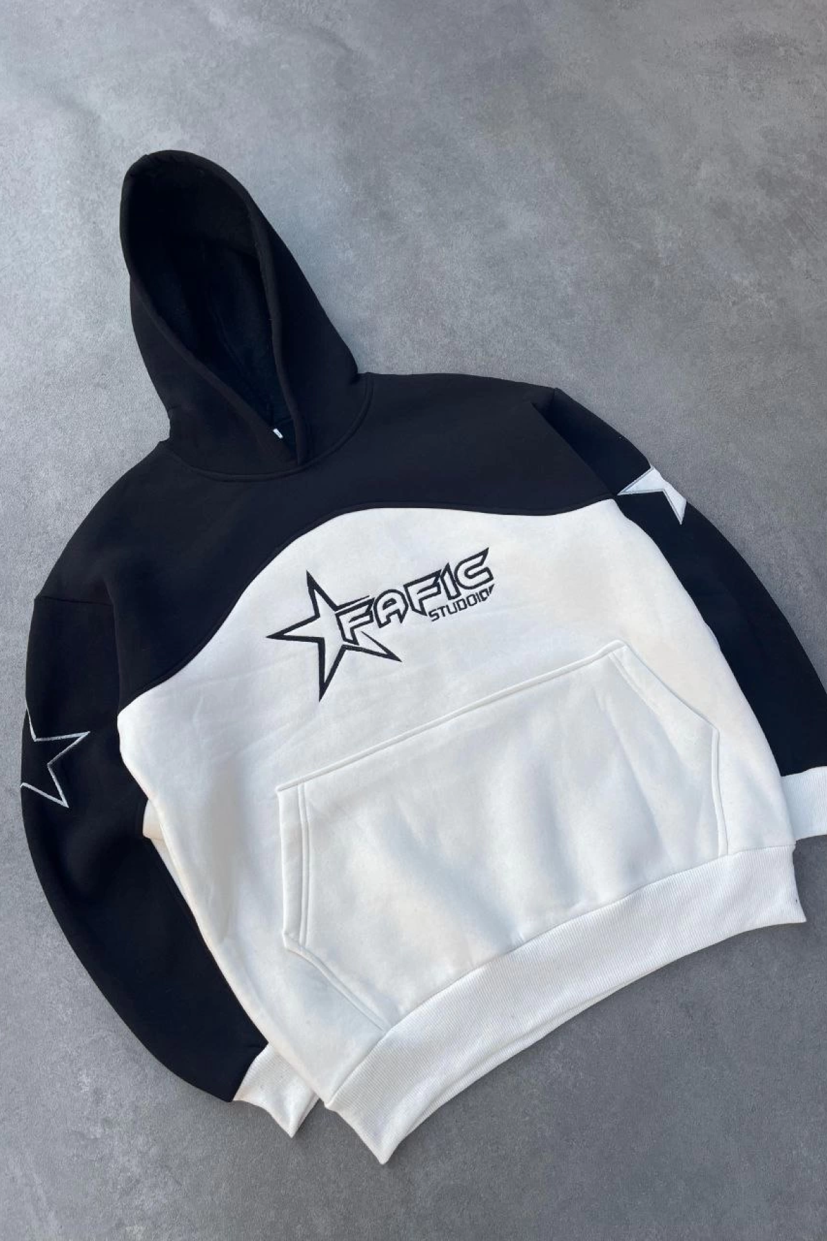 Parçalı Nakış İşlemelı Kapüşonlu SweatShirt - Siyah