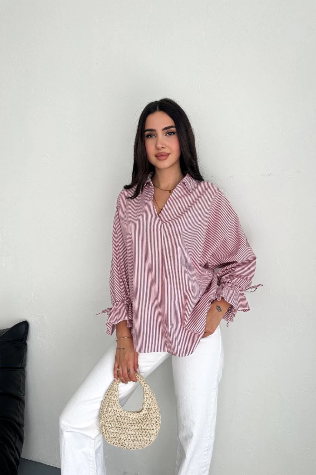 Velmora    Arkası Asimetrik Yırtmaç Kesim Detaylı Cizgili Bluz Gömlek - Bordo -