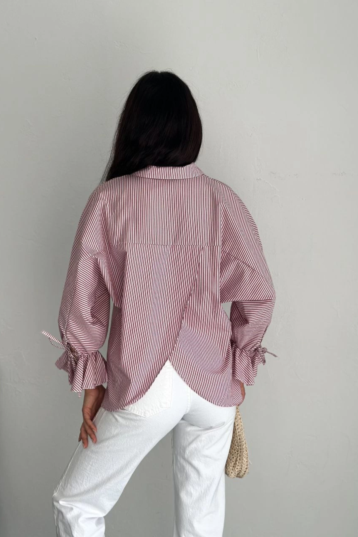 Velmora    Arkası Asimetrik Yırtmaç Kesim Detaylı Cizgili Bluz Gömlek - Bordo -