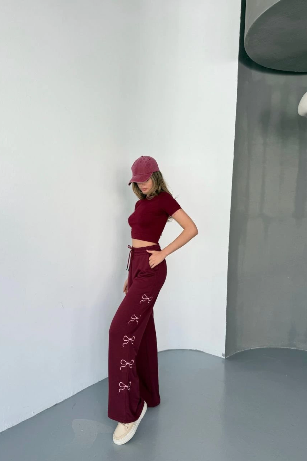 Velmora  Osy Modal Yumuşak Dokulu Kumaş Nakış işlemeli Rahat Bol Paça Eşofman Pantalon - Bordo -